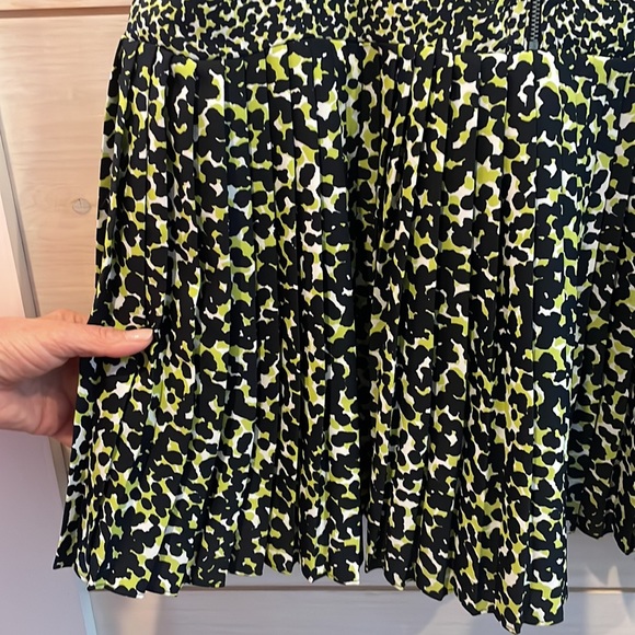 Ann Taylor LOFT Dress - Soft Green & Black Animal Print - Size 6 Petite - Picture 3 of 4